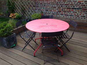 Réalisation d'une terrasse en bois à La Madeleine avec banquette intégrée