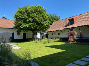 Jardin moderne dans cour de ferme près de Tourcoing