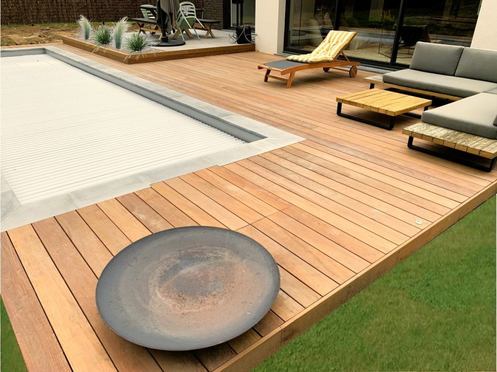 Terrasse en bois exotique près de Gruson